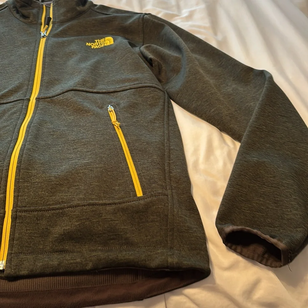 The North Face Men’s Full Zip Jacket front and back emblem or Women’s too!!!